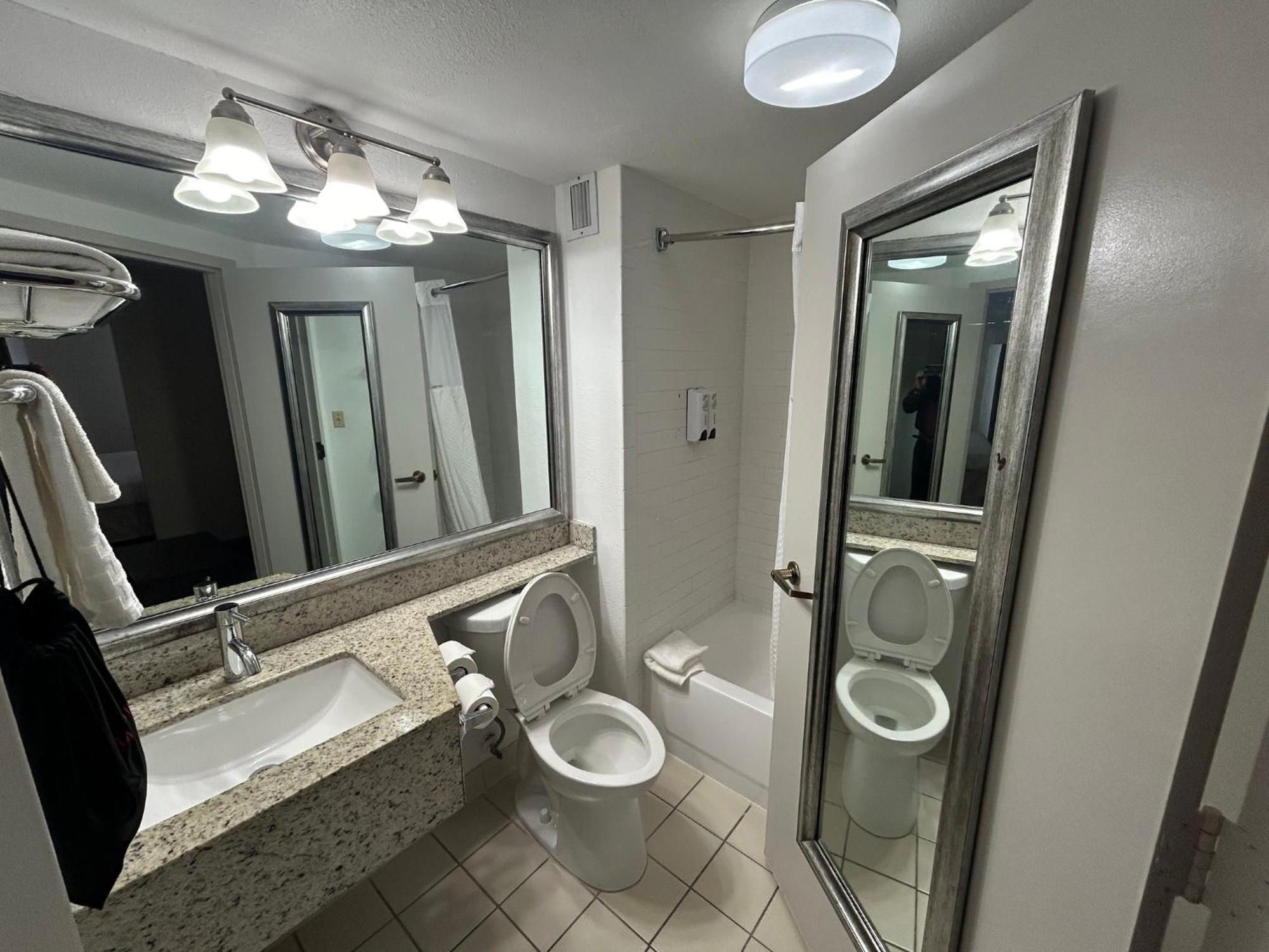 Hotel Western Airport 3*